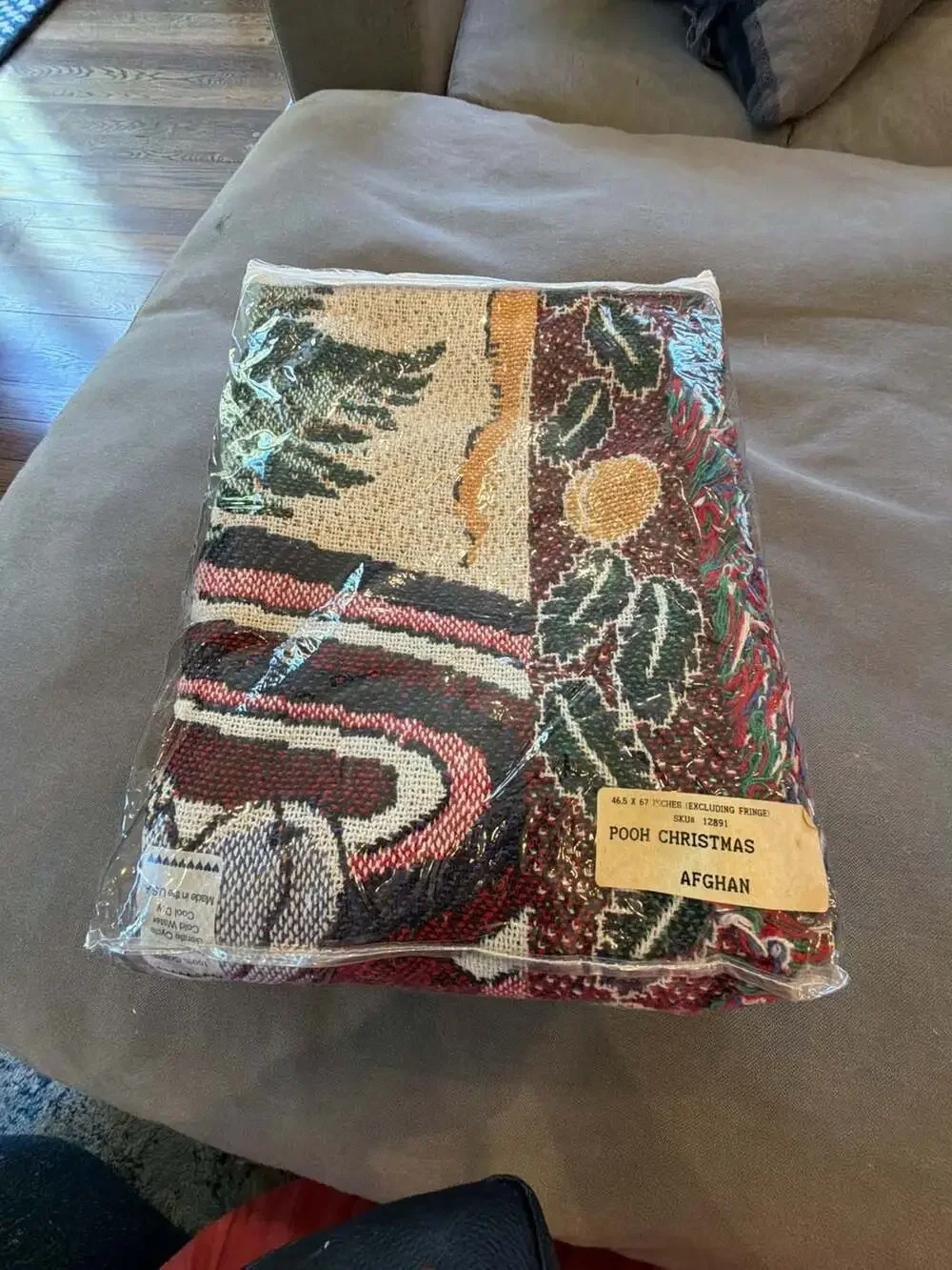 Vintage Disney Winnie the Pooh Christmas Woven Throw Blanket 46.5x67 1990s